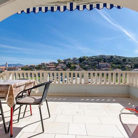 Apartments Goran Постира Екстериор снимка