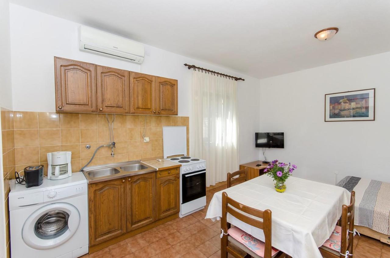 Apartments Goran Постира Екстериор снимка