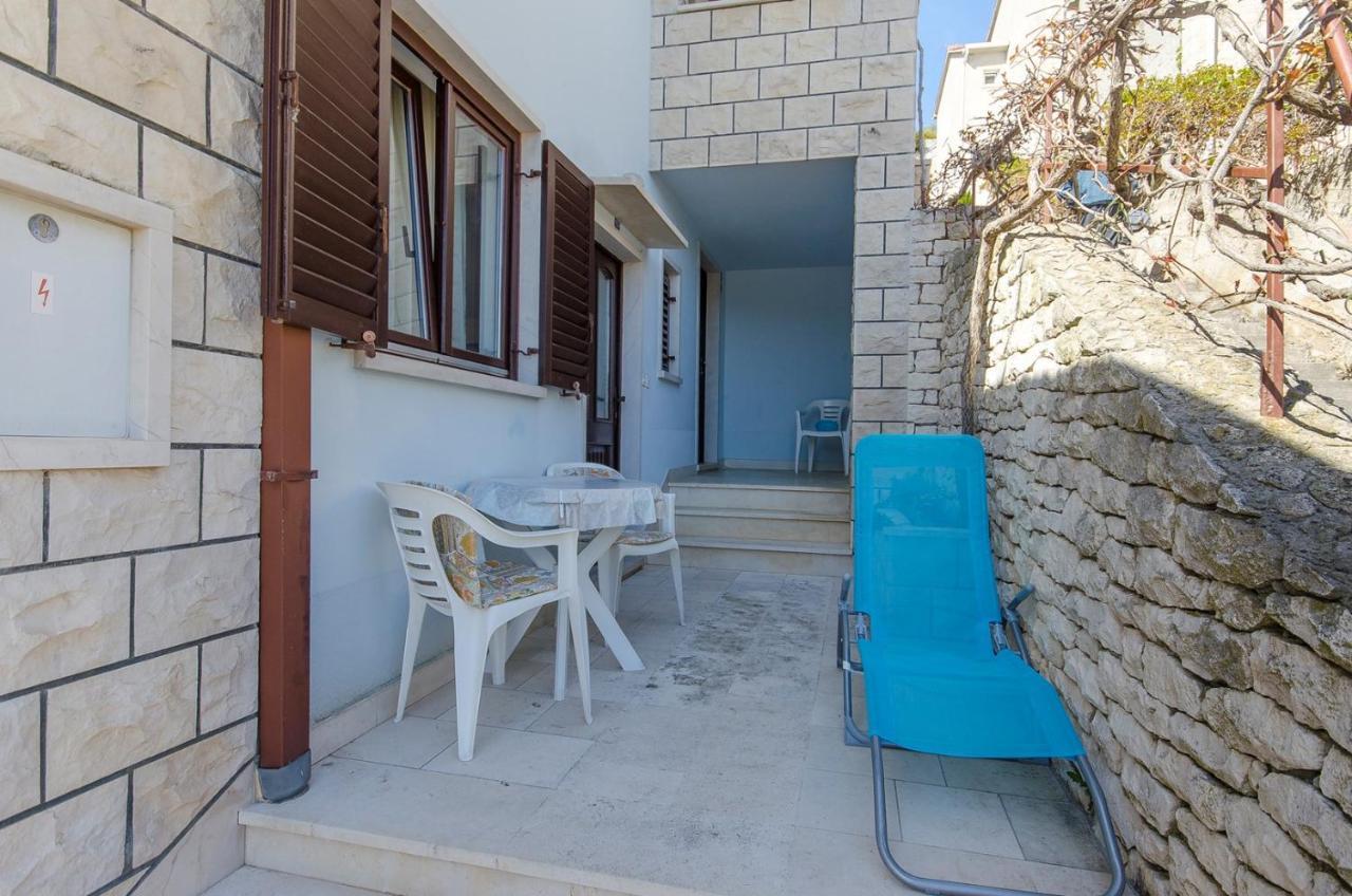 Apartments Goran Постира Екстериор снимка