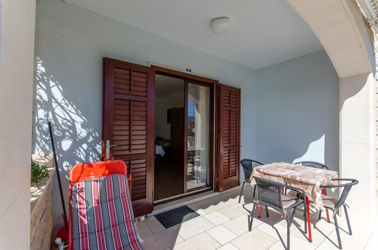 Apartments Goran Постира Екстериор снимка