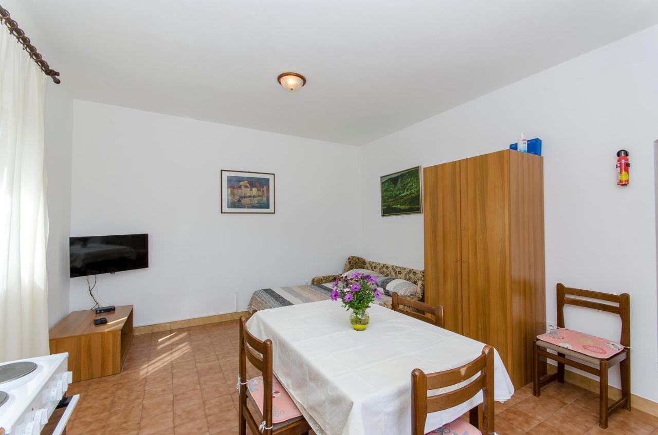 Apartments Goran Постира Екстериор снимка