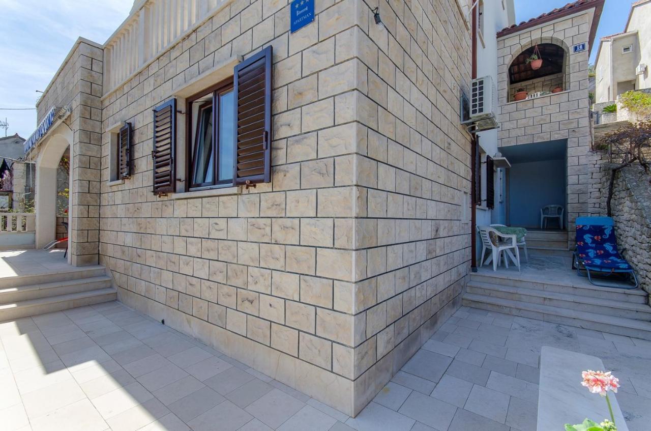 Apartments Goran Постира Екстериор снимка