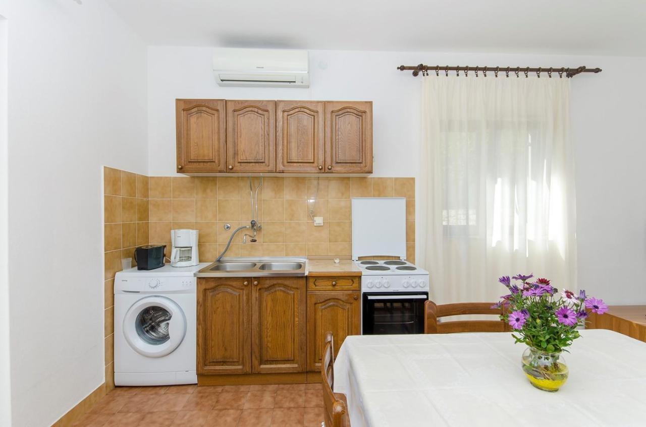 Apartments Goran Постира Екстериор снимка