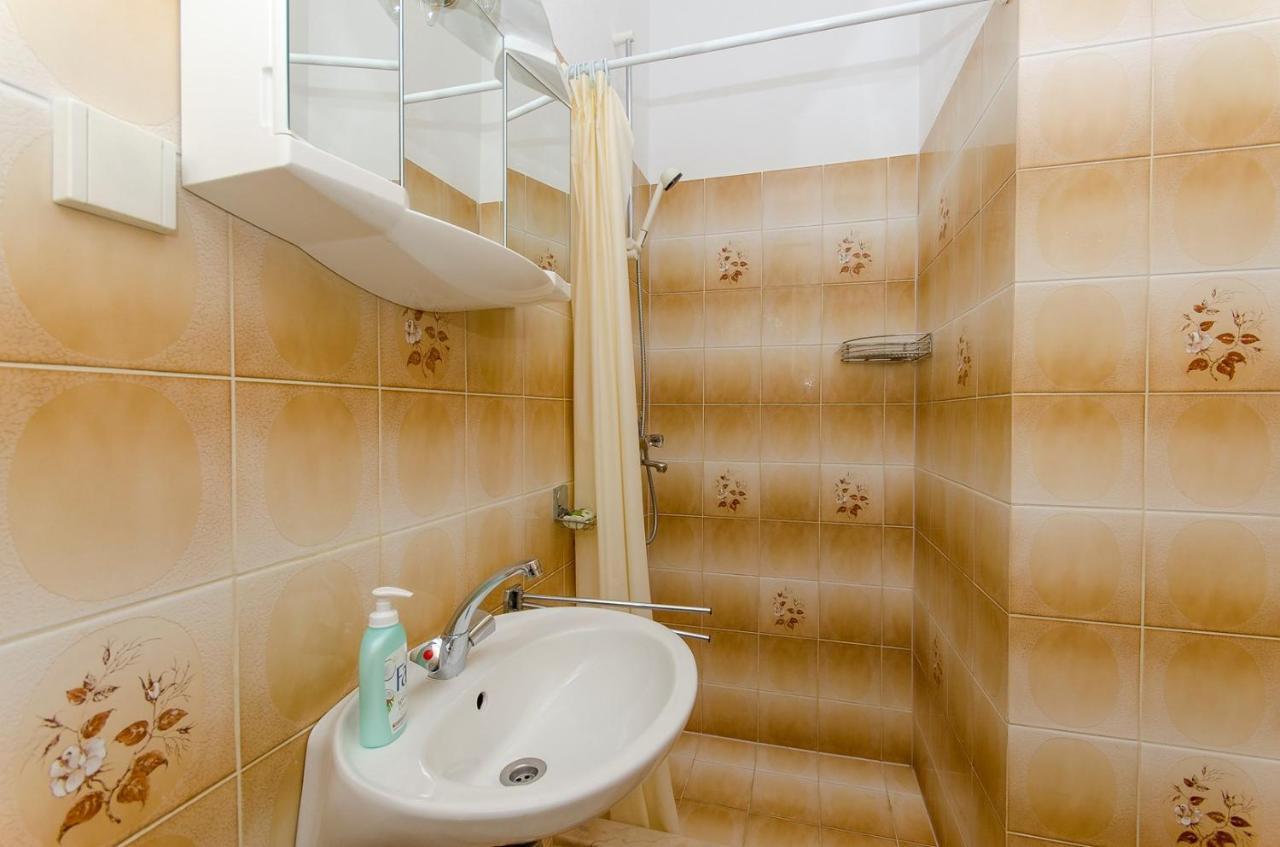 Apartments Goran Постира Екстериор снимка