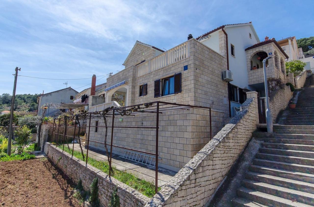 Apartments Goran Постира Екстериор снимка