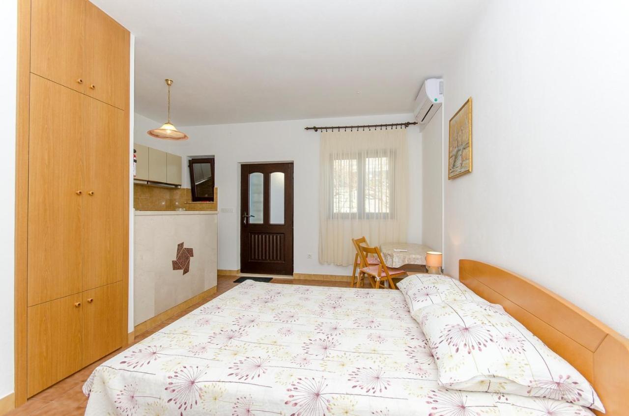 Apartments Goran Постира Екстериор снимка